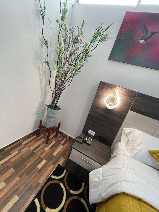 Sara Hotel 伊瓦拉 外观 照片