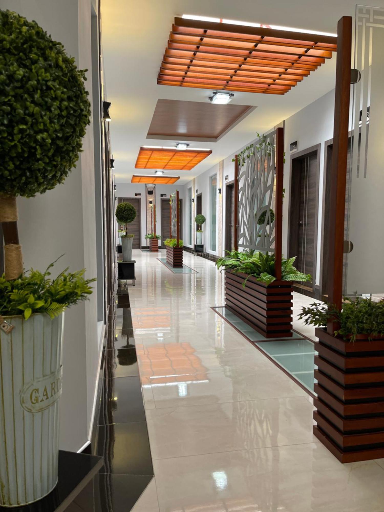 Sara Hotel 伊瓦拉 外观 照片